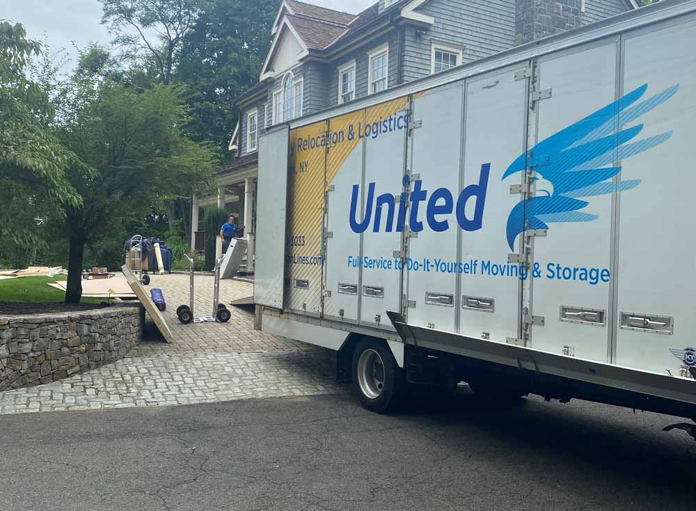 Moving & Storage packing households